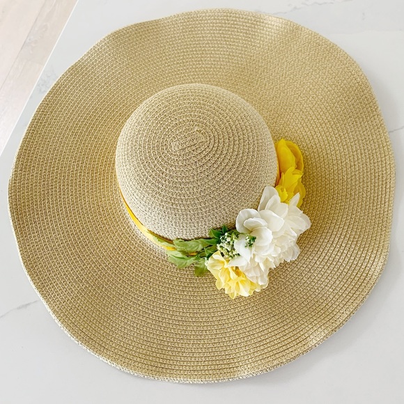 👒 MAGID Floppy Handmade Faux Flower Wide Brim Woven Paper Straw Hat - Picture 1 of 9